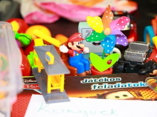 Ünnepi kínálat az évzáró ABolhapiacon - fotó: 