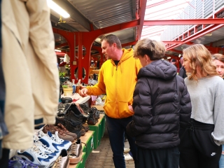 Ünnepi kínálat az évzáró ABolhapiacon - fotó: 