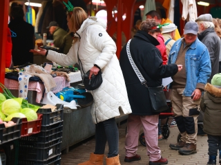 Ünnepi kínálat az évzáró ABolhapiacon - fotó: 
