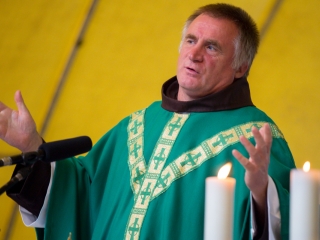 Böjte Csaba Dunaföldváron - fotó: Ónodi Zoltán