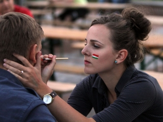 Magyarország - Románia Eb-selejtező a Városháza téren - fotó: Sándor Judit