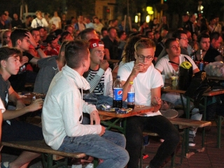 Magyarország - Románia Eb-selejtező a Városháza téren - fotó: Sándor Judit