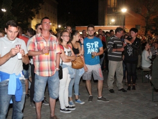 Magyarország - Románia Eb-selejtező a Városháza téren - fotó: Sándor Judit