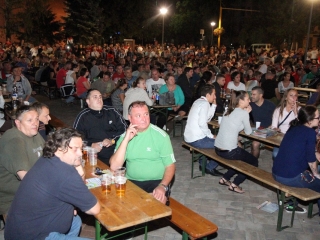 Magyarország - Románia Eb-selejtező a Városháza téren - fotó: Sándor Judit