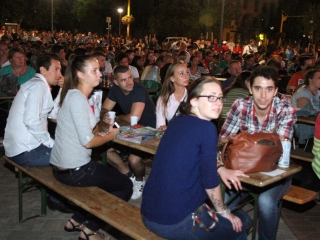 Magyarország - Románia Eb-selejtező a Városháza téren - fotó: Sándor Judit