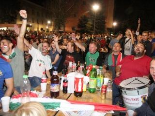 Magyarország - Románia Eb-selejtező a Városháza téren - fotó: Sándor Judit