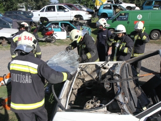 Tűzoltóink gyakorlatban - fotó: Ónodi Zoltán