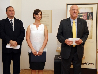 Zsidó kéziratok és szertartási tárgyak a jeruzsálemi Izrael Múzeum anyagából - fotó: Sándor Judit