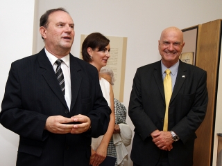 Zsidó kéziratok és szertartási tárgyak a jeruzsálemi Izrael Múzeum anyagából - fotó: Sándor Judit