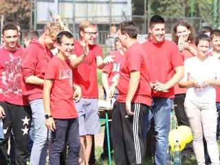 Gólyaavató a Dunaferr iskolában - fotó: Sándor Judit