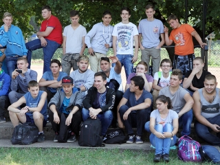 Gólyaavató a Dunaferr iskolában - fotó: Sándor Judit