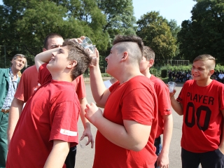 Gólyaavató a Dunaferr iskolában - fotó: Sándor Judit