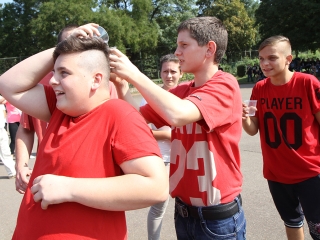 Gólyaavató a Dunaferr iskolában - fotó: Sándor Judit