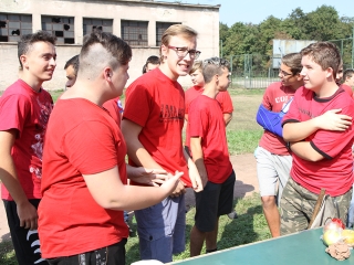 Gólyaavató a Dunaferr iskolában - fotó: Sándor Judit