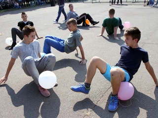 Gólyaavató a Dunaferr iskolában - fotó: Sándor Judit