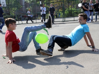 Gólyaavató a Dunaferr iskolában - fotó: Sándor Judit