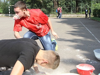 Gólyaavató a Dunaferr iskolában - fotó: Sándor Judit