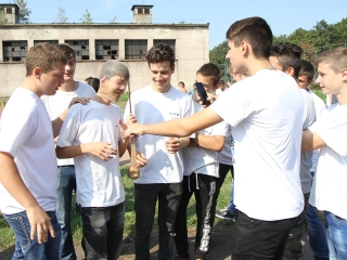 Gólyaavató a Dunaferr iskolában - fotó: Sándor Judit