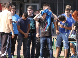 Gólyaavató a Dunaferr iskolában - fotó: Sándor Judit