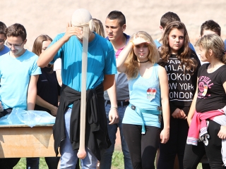 Gólyaavató a Dunaferr iskolában - fotó: Sándor Judit