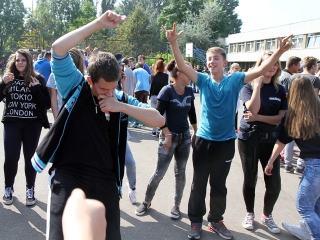 Gólyaavató a Dunaferr iskolában - fotó: Sándor Judit