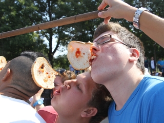 Gólyaavató a Dunaferr iskolában - fotó: Sándor Judit