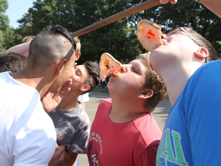 Gólyaavató a Dunaferr iskolában - fotó: Sándor Judit