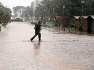 Égszakadás Dunaújvárosban - fotó: Sándor Judit