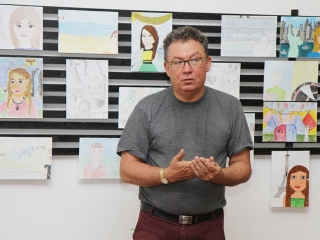 Tárlatvezetés a KMI-ben - fotó: Sándor Judit