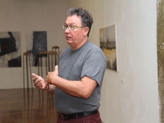 Tárlatvezetés a KMI-ben - fotó: Sándor Judit