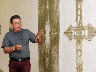 Tárlatvezetés a KMI-ben - fotó: Sándor Judit