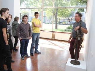 Tárlatvezetés a KMI-ben - fotó: Sándor Judit