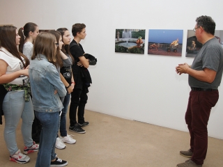 Tárlatvezetés a KMI-ben - fotó: Sándor Judit