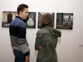 Tárlatvezetés a KMI-ben - fotó: Sándor Judit