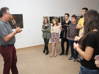 Tárlatvezetés a KMI-ben - fotó: Sándor Judit