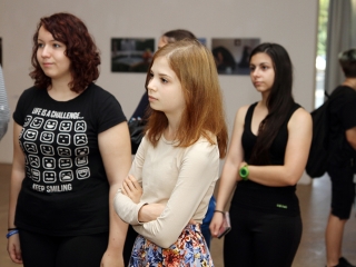 Tárlatvezetés a KMI-ben - fotó: Sándor Judit