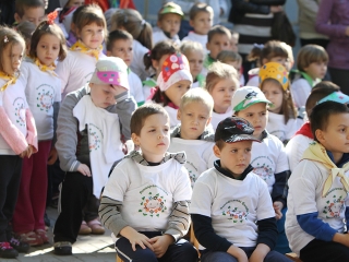 Ovi-Foci - műfüves pályát kaptak az ovisok - fotó: Sándor Judit