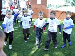 Ovi-Foci - műfüves pályát kaptak az ovisok - fotó: Sándor Judit