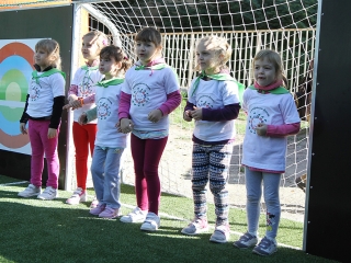 Ovi-Foci - műfüves pályát kaptak az ovisok - fotó: Sándor Judit