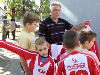 Ovi-Foci - műfüves pályát kaptak az ovisok - fotó: Sándor Judit