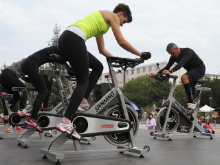 Élet-Stílus - egy nap a sportról és egészségről a Városháza téren - fotó: Sándor Judit
