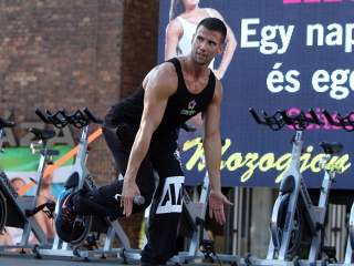 Élet-Stílus - egy nap a sportról és egészségről a Városháza téren - fotó: Sándor Judit