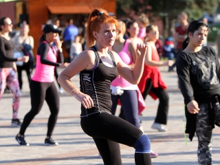 Élet-Stílus - egy nap a sportról és egészségről a Városháza téren - fotó: Sándor Judit