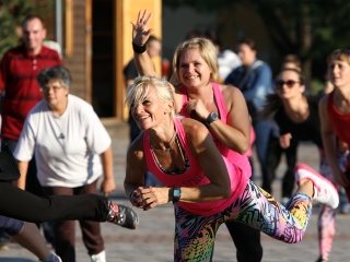 Élet-Stílus - egy nap a sportról és egészségről a Városháza téren - fotó: Sándor Judit