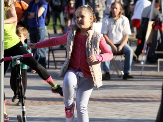 Élet-Stílus - egy nap a sportról és egészségről a Városháza téren - fotó: Sándor Judit