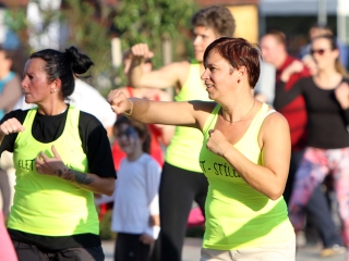 Élet-Stílus - egy nap a sportról és egészségről a Városháza téren - fotó: Sándor Judit