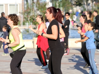 Élet-Stílus - egy nap a sportról és egészségről a Városháza téren - fotó: Sándor Judit