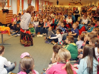 Mesenap a könyvtárban - fotó: Sándor Judit