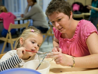 Kézműveskedés az MMK-ban - fotó: 