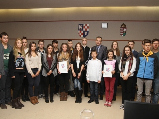 A hónap diákjait köszöntötte Cserna Gábor polgármester - fotó: Sándor Judit